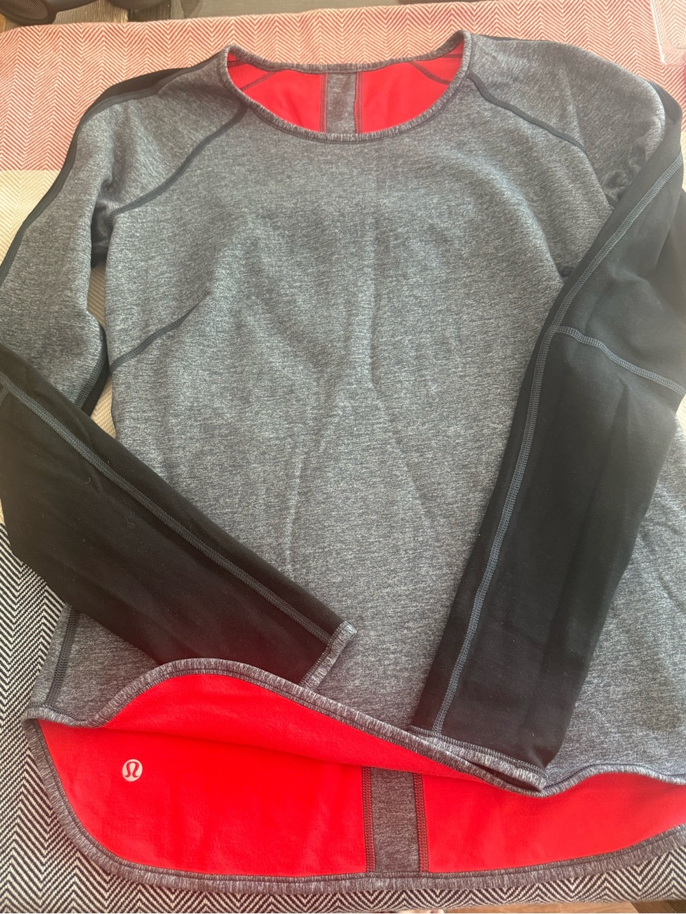 Lululemon Run Turn Around Long Sleeve Heathered Gray Black Size 12 w/Thumbholes